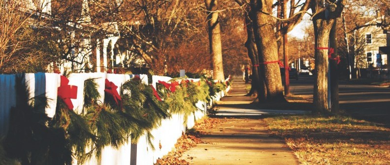 Christmas wreaths photo-1418506714344-2c0445654cdf